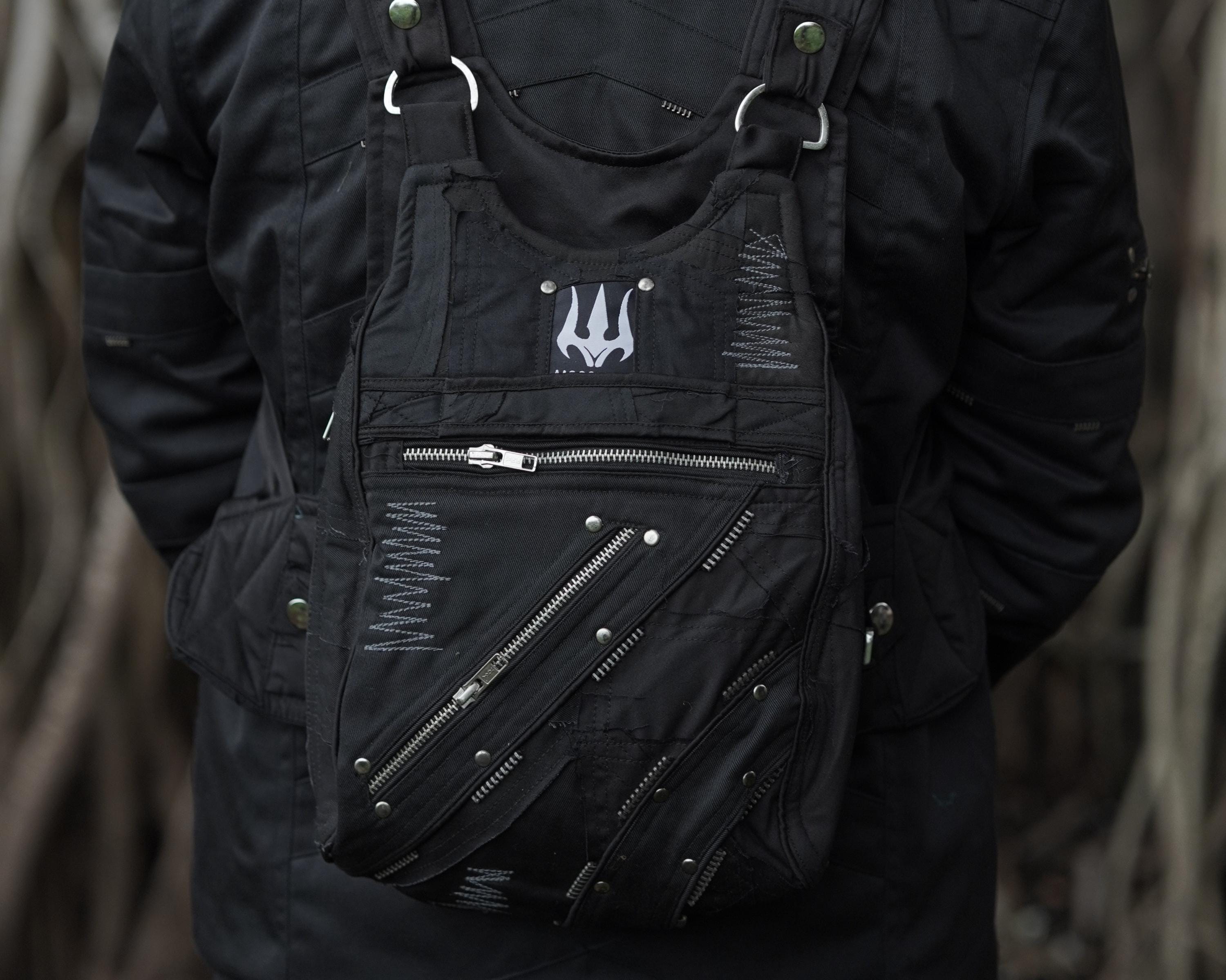 GEOMETRIC UTILITY WEAR